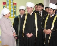 Делегация СМР в мусульманском детском садике (слева заведующая  Х.Мингалиева)