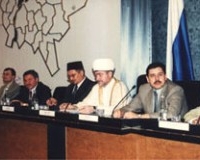 Президиум конференции.  Cлева направо:  профессор В.Мирзеханов, Б.Шинчук, М.Бибарсов, Р.Гайнутдин, Р.Халиков